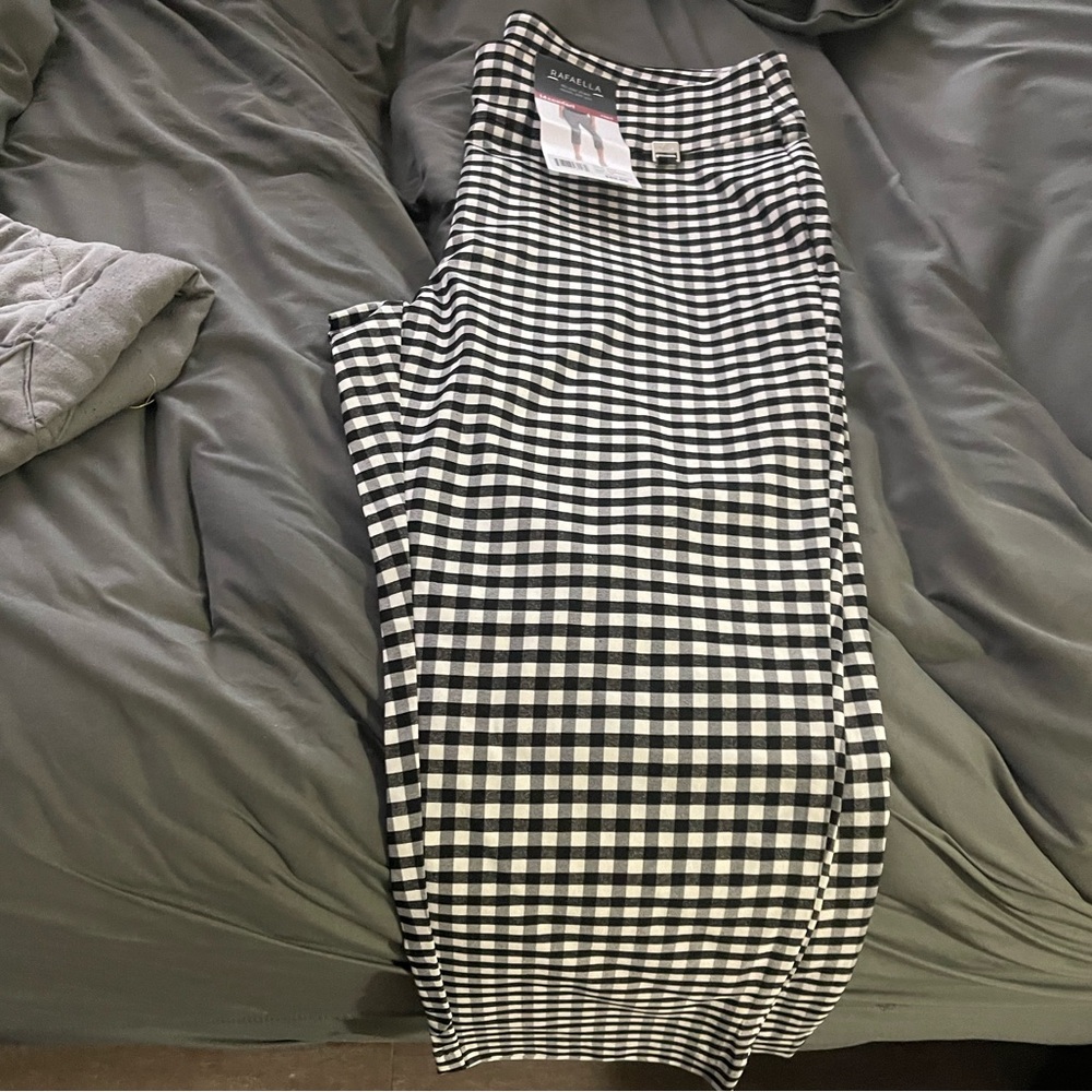 Women’s capri’s brand new with tags
